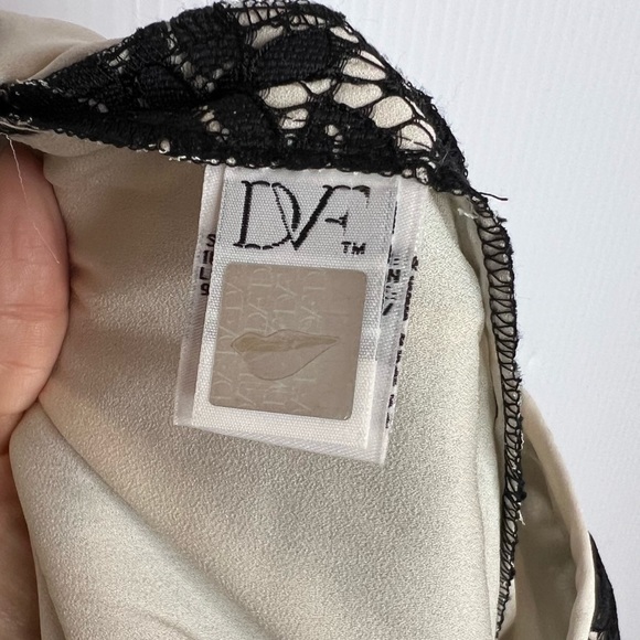 DIANE von FURSTENBERG Scotia Lace Pencil Skirt. Size 2 - Picture 11 of 11